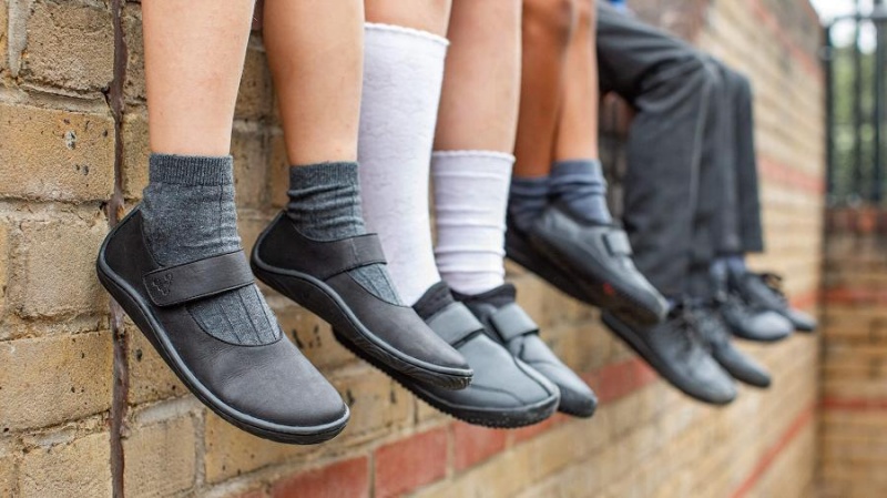 Kids' Vivobarefoot Addis Wyn Juniors Shoes Obsidian | NZ382UK
